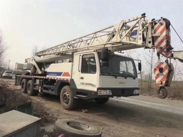 扬州市吊车租赁电话_设备齐全8吨-500吨吊车30吨-300吨随车吊